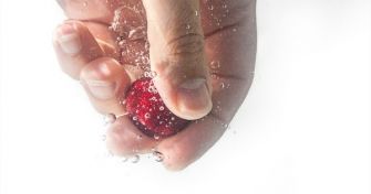 Obst und Gemüse: Warum das Waschen vor dem Verzehr so wichtig ist | apomio Gesundheitsblog