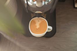 Koffein-Overload: Wie deine Dezember-Kaffeegewohnheiten deinen Schlafrhythmus stören | apomio Gesundheitsblog