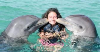 Die Delphintherapie: Unterstützende Maßnahme bei psychiatrischen, neurologischen Erkrankungen und Behinderungen | apomio Gesundheitsblog