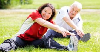 Thai Chi, Schwimmen, Nordic Walking - So bleiben Sie im Alter fit und vital | apomio Gesundheitsblog