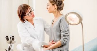 Sehr starke Monatsblutung (Hypermenorrhoe) - Ab wann sollte ein Arzt aufgesucht werden? | apomio Gesundheitsblog