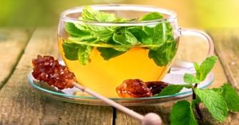 Heilpflanzen gegen Regelbeschwerden | apomio Gesundheitsblog