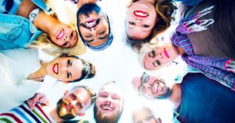 Pansexualität: Die Liebe zum Menschen statt zum Geschlecht | apomio Gesundheitsblog