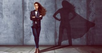 Selbstvertrauen und Selbstbewusstsein stärken – oder Was versteht man unter einem starken Selbstbewusstsein? | apomio Gesundheitsblog