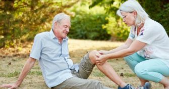 Sofortmaßnahmen gegen Blutergüsse und innere Blutungen | apomio Gesundheitsblog