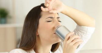 Was passiert bei einer Dehydration? Arten, Symptome und Gegenmaßnahmen | apomio Gesundheitsblog