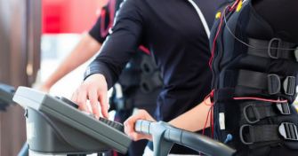 EMS-Training: Fit durch elektrische Impulse? | apomio Gesundheitsblog