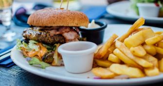 Ernährung: Junkfood und trotzdem abnehmen? | apomio Gesundheitsblog