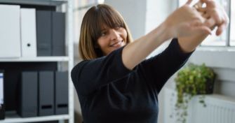 Wenn Gelenke knacken: harmlos oder schädlich? | apomio Gesundheitsblog