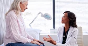 Geschlechtsspezifische Vorsorgeuntersuchungen:  Was Frauen und was Männer nutzen können | apomio Gesundheitsblog