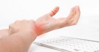 Das Hangelenksganglion: Gelenkflüssigkeit sammelt sich | apomio Gesundheitsblog