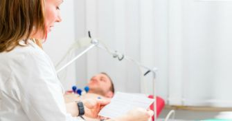 Hören Sie auf Ihren Körper: Eine Herzmuskelentzündung kann jeden treffen | apomio Gesundheitsblog