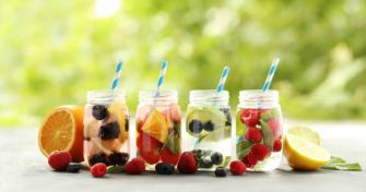 Infused Water - Das Wunderwasser mit Geschmack | apomio Gesundheitsblog