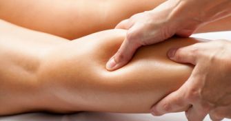 Schwellungen an Armen und Beinen: so kann die manuellen Lymphdrainage helfen | apomio Gesundheitsblog