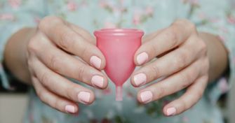 Die Dritte im Bunde: Menstruationstassen als Alternative zu Tampon und Binde | apomio Gesundheitsblog