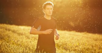 Tipps für den Sommer: Mückenstiche verhindern und Juckreiz lindern | apomio Gesundheitsblog