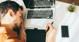 Narkolepsie: Wenn die Müdigkeit nicht zu bändigen ist | apomio Gesundheitsblog