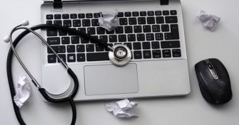 Wie können Kosten für Pflege und Medikamente von der Steuer abgesetzt werden? | apomio Gesundheitsblog