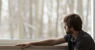 Den Schmerz überwinden: Trauern als wichtiger psychischer Prozess | apomio Gesundheitsblog