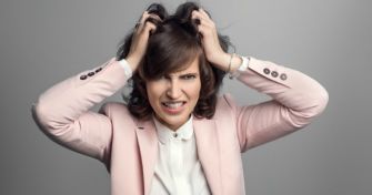 Wenn der Alltag zum "Haare raufen" ist: Trichotillomanie | apomio Gesundheitsblog