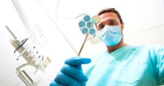 Weisheitszähne – Ziehen oder nicht? | apomio Gesundheitsblog