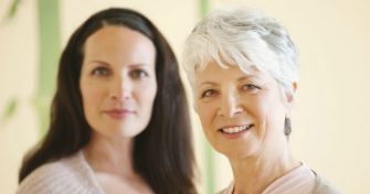 Grau in Grau: Wenn Haare altern | apomio Gesundheitsblog